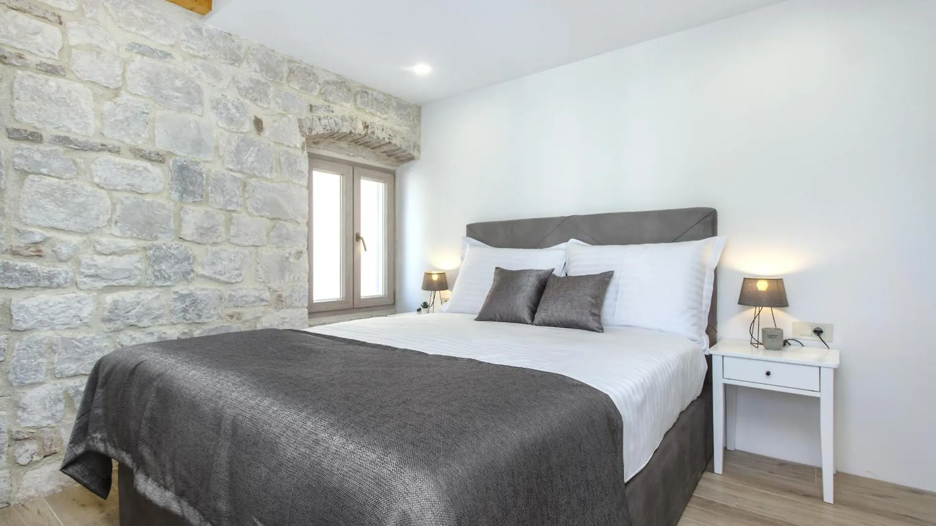 Casa de Férias Stone House Trogir Vila