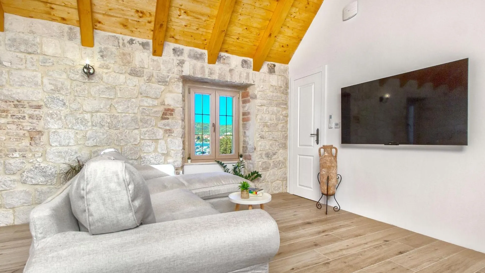 Stone House Trogir Vila 0*,  Croácia